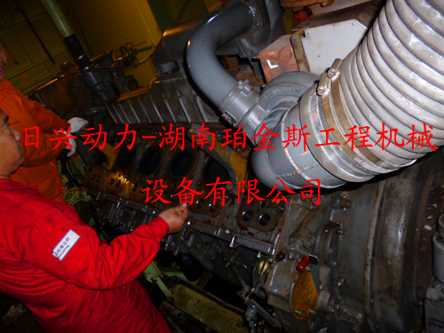 三菱R16柴油發(fā)動機缸套、活塞、連桿的解體、檢修